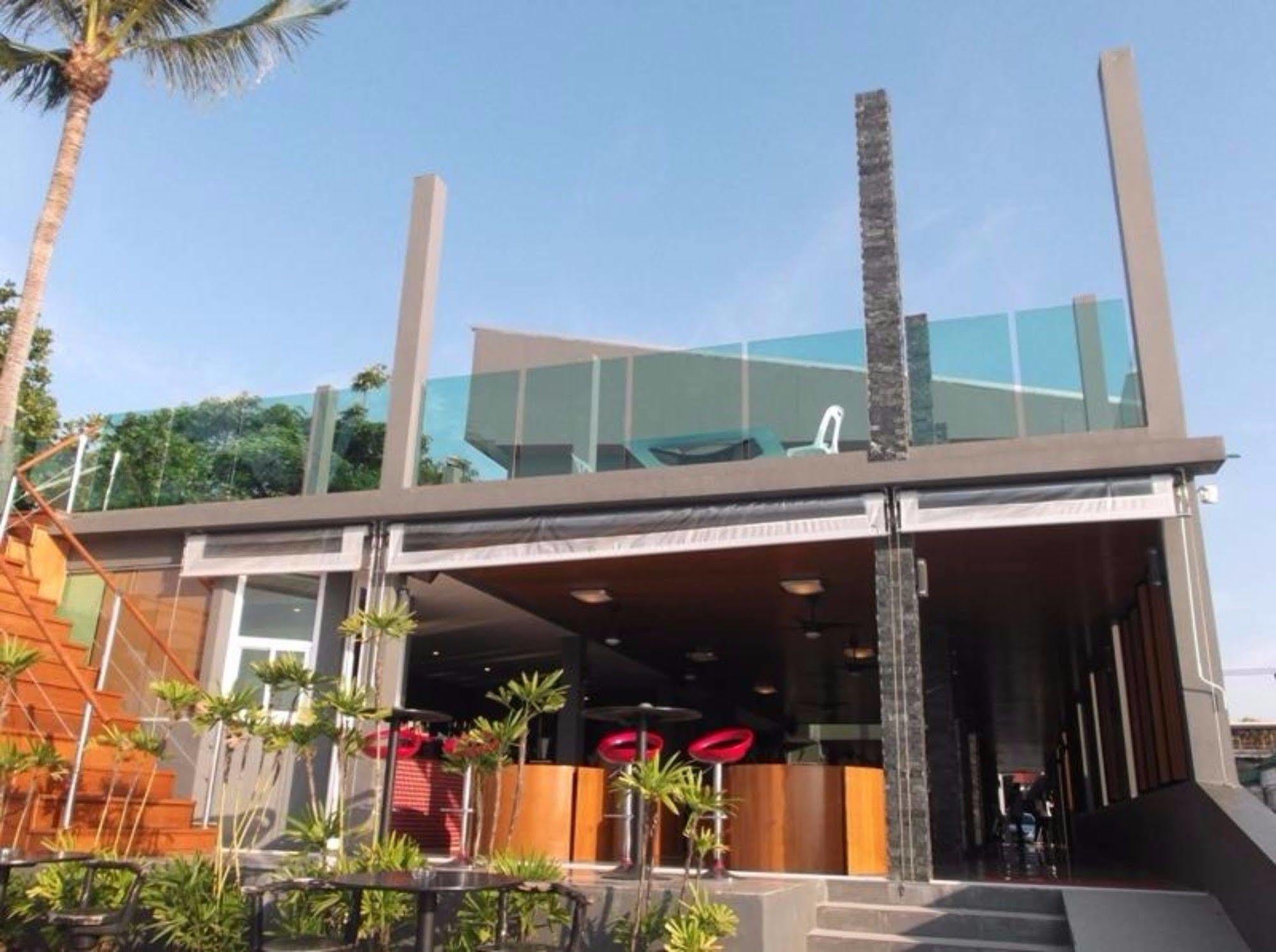 Marina Residence Bang Rak Beach  Exteriör bild