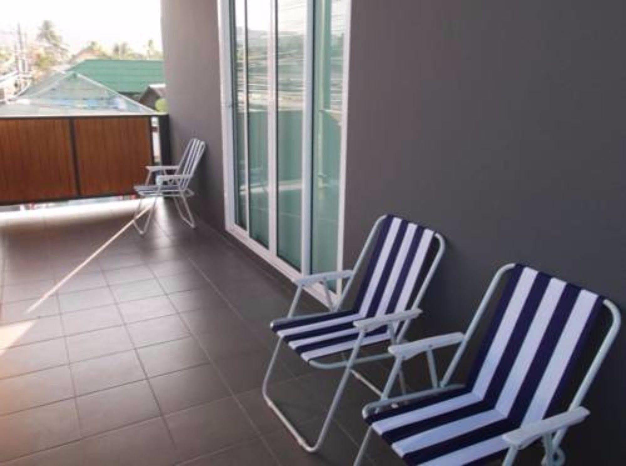 Marina Residence Bang Rak Beach  Exteriör bild